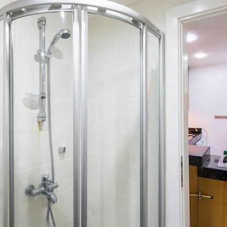 Lovely Studio W/small Yard In Cihangir