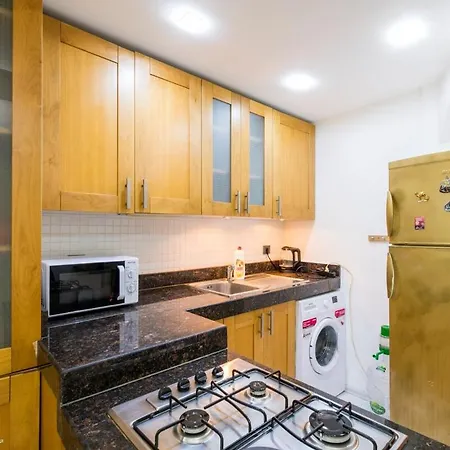 Lägenhet Lovely Studio W/small Yard In Cihangir Istanbul
