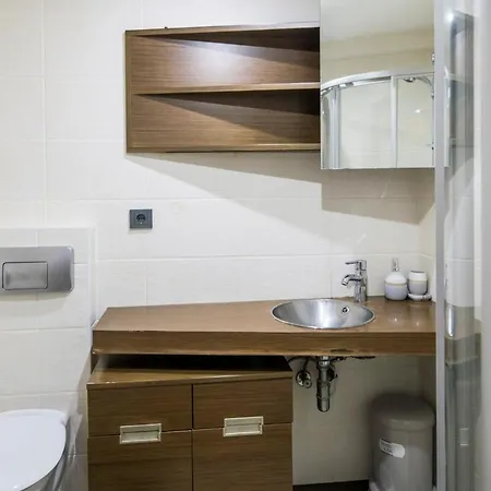 Lovely Studio W/small Yard In Cihangir