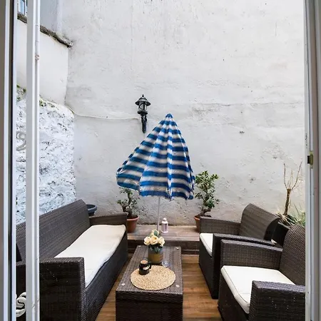 Lovely Studio W/small Yard In Cihangir * Istanbul